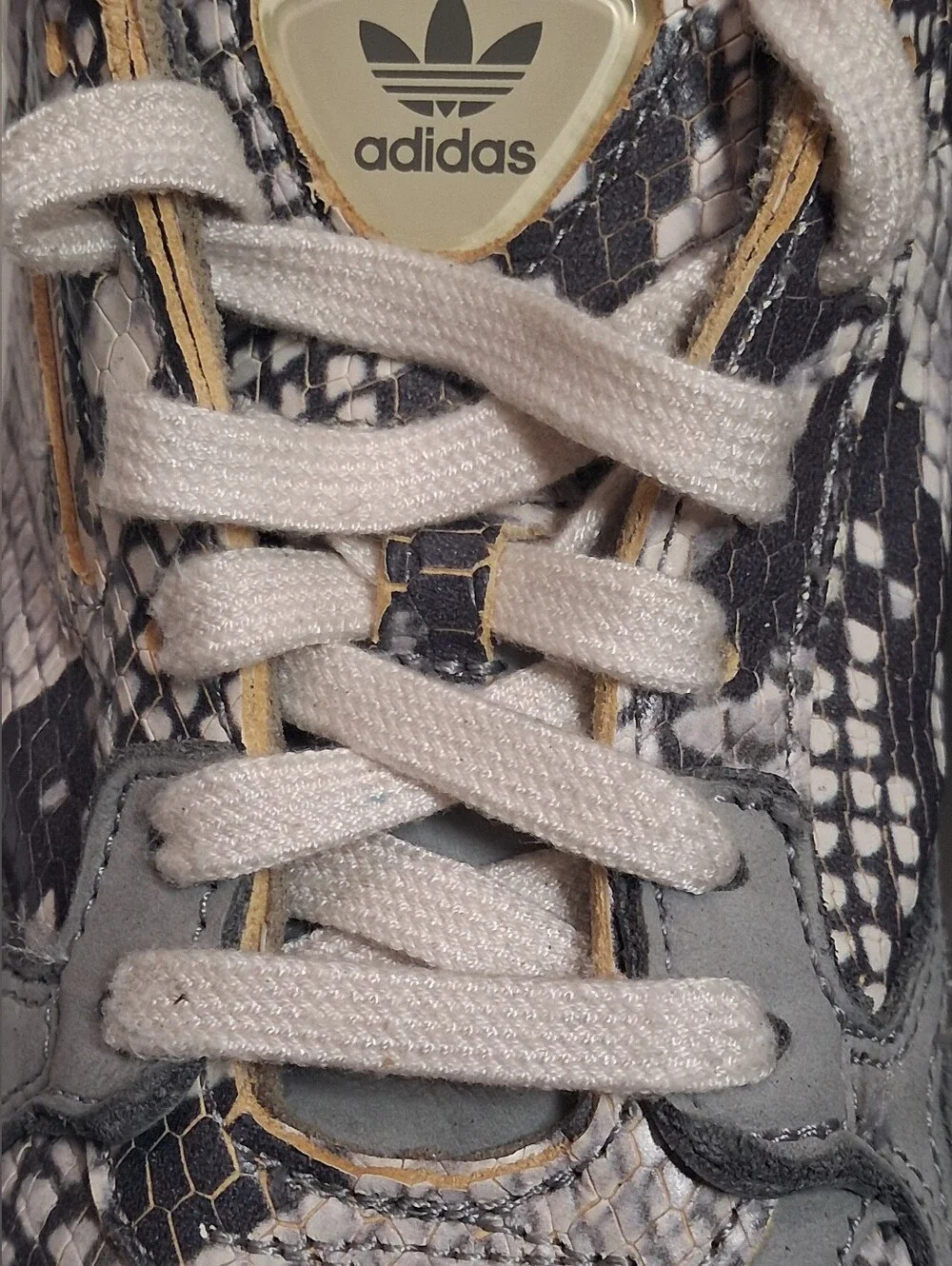 Adidas Womens Falcon W EH0192 Gray Graphic Print Lace Up Shoes Size 9 Pre-owned